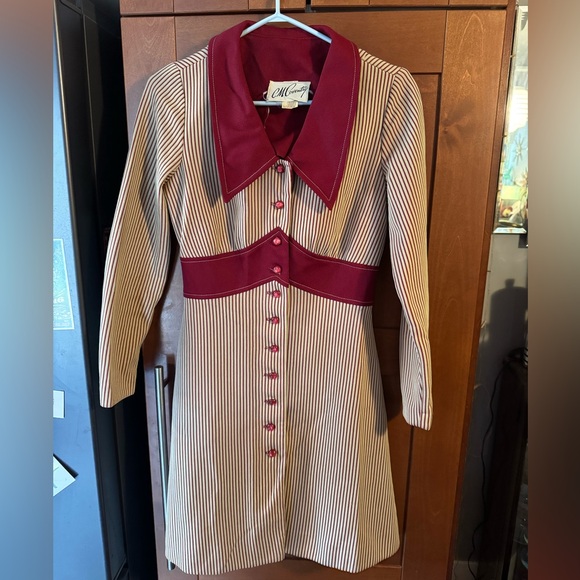 Vintage Dresses & Skirts - 1950s /60s vintage coat style dress with a gothic look